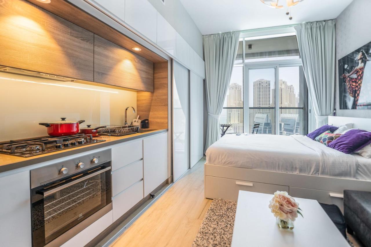 Fam Living - Marina Marvel - Studio Apartment With Breathtaking Views In Studio One Tower Dubaj Kültér fotó