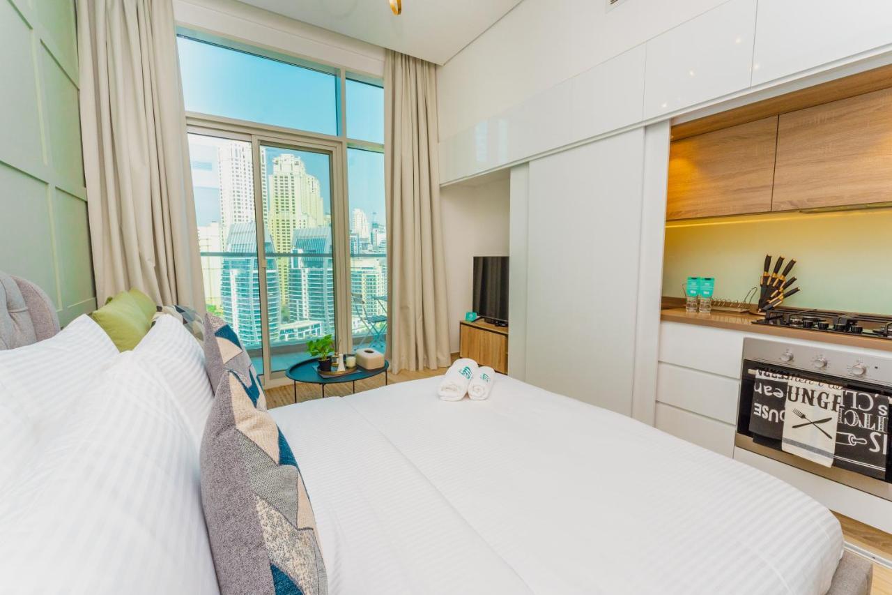 Fam Living - Marina Marvel - Studio Apartment With Breathtaking Views In Studio One Tower Dubaj Kültér fotó