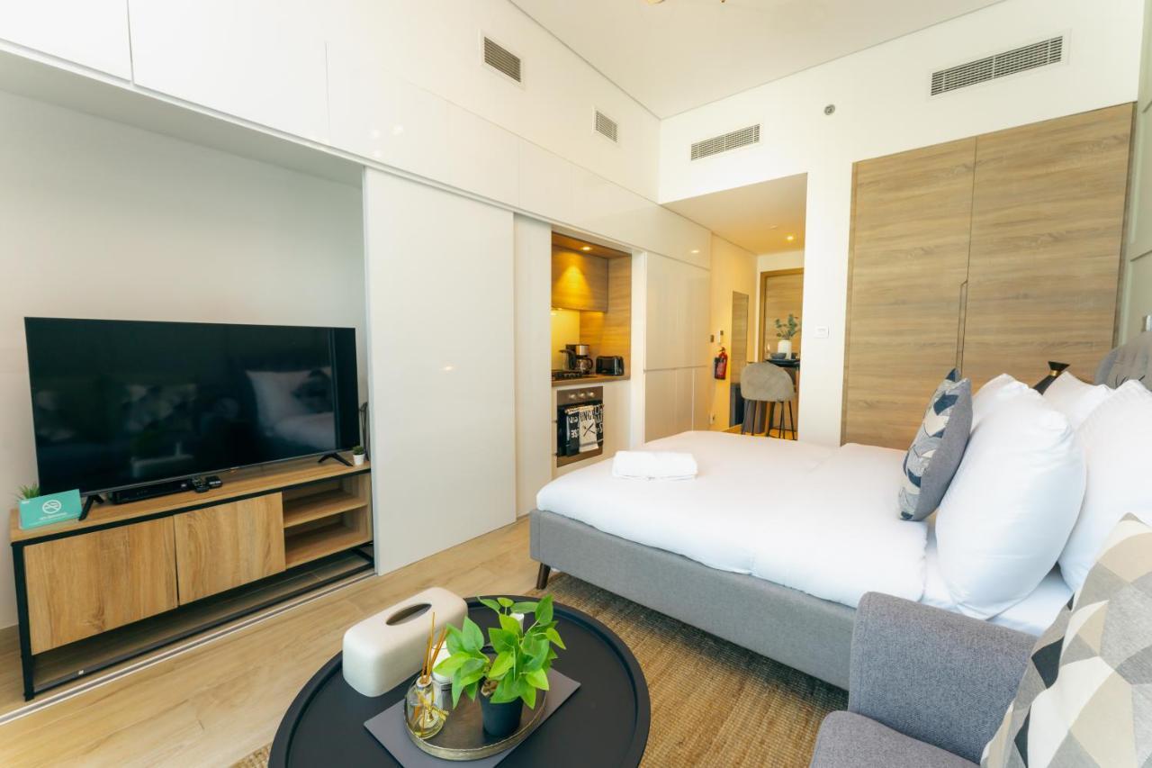 Fam Living - Marina Marvel - Studio Apartment With Breathtaking Views In Studio One Tower Dubaj Kültér fotó