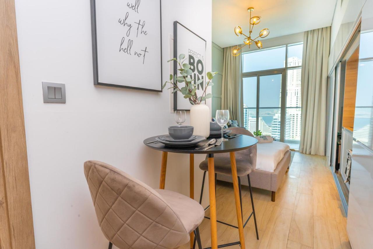 Fam Living - Marina Marvel - Studio Apartment With Breathtaking Views In Studio One Tower Dubaj Kültér fotó