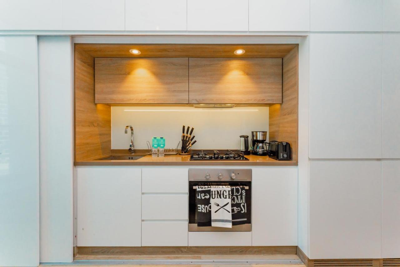 Fam Living - Marina Marvel - Studio Apartment With Breathtaking Views In Studio One Tower Dubaj Kültér fotó