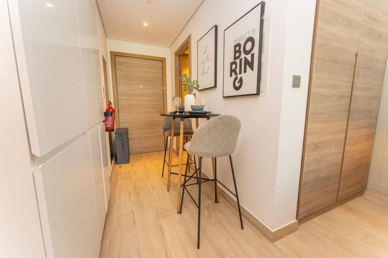 Fam Living - Marina Marvel - Studio Apartment With Breathtaking Views In Studio One Tower Dubaj Kültér fotó