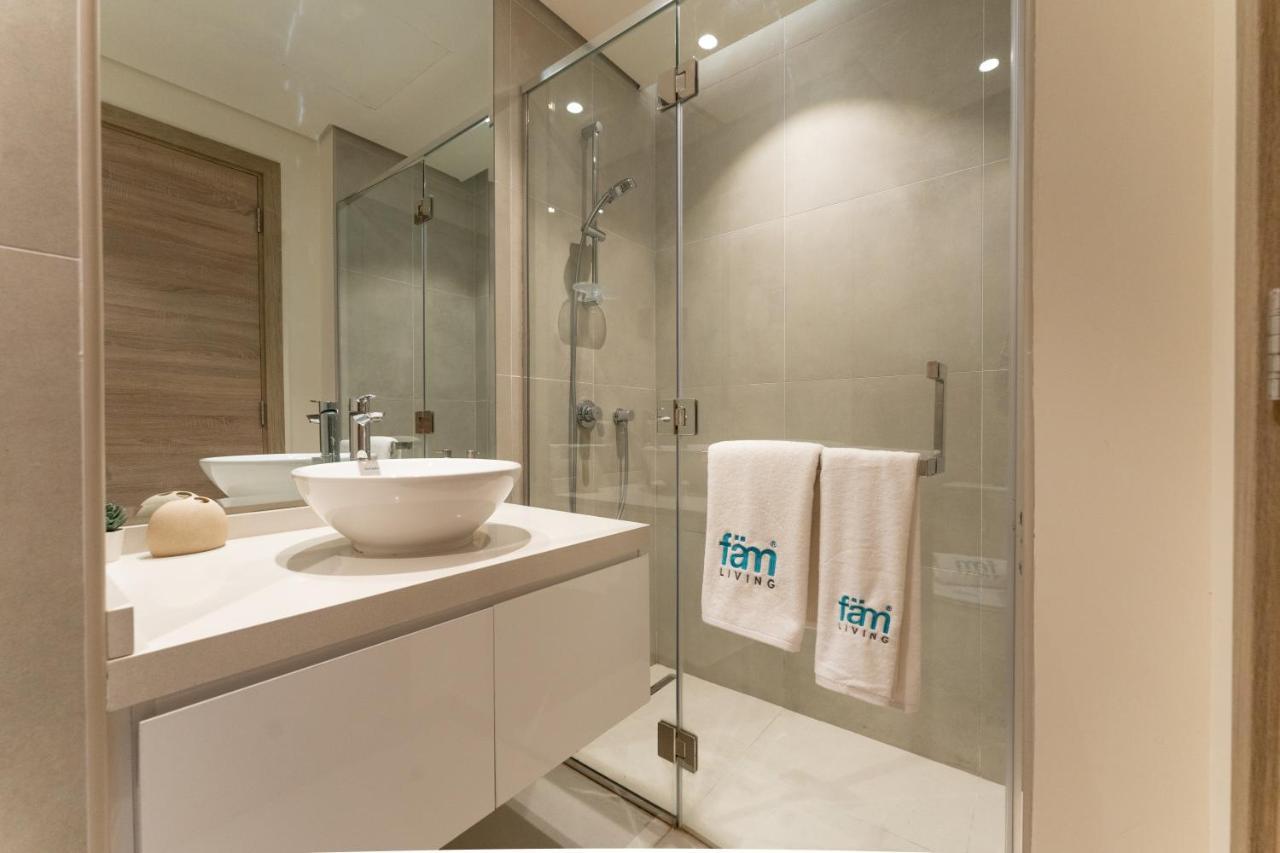 Fam Living - Marina Marvel - Studio Apartment With Breathtaking Views In Studio One Tower Dubaj Kültér fotó